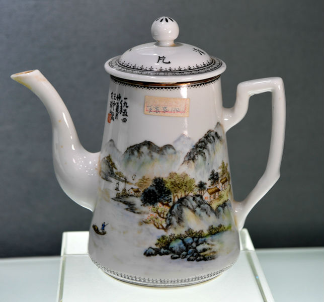 山水茶壶