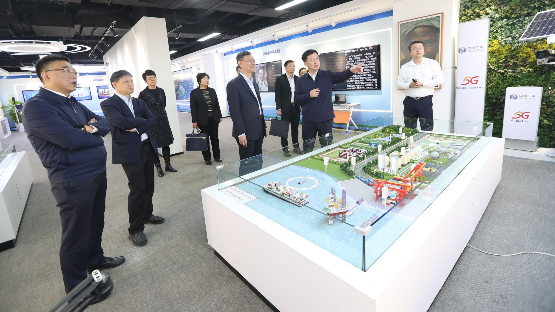 山東第一醫(yī)科大學(xué)第一附屬醫(yī)院領(lǐng)導(dǎo)到公司參觀交流