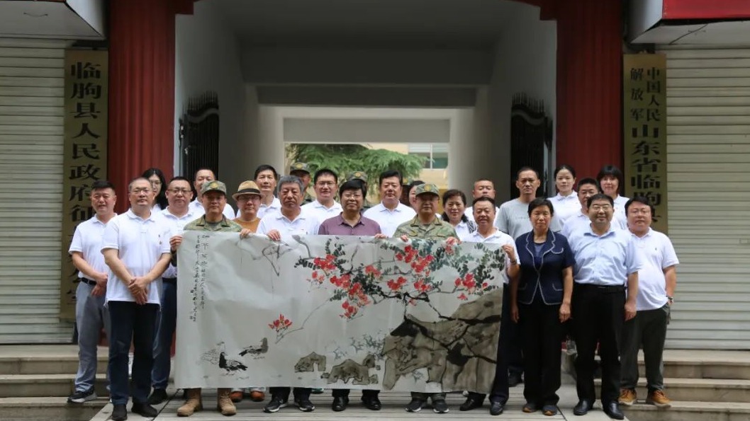 山東畫院書畫家走進(jìn)臨朐縣人民武裝部開展書畫擁軍活動(dòng)