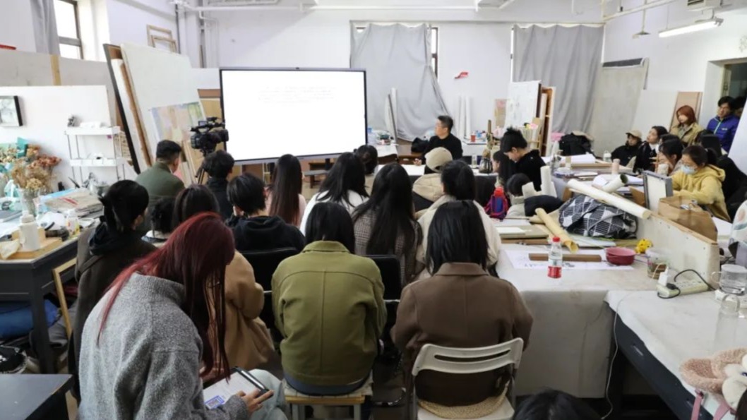 我院画家李玉旺赴西安美术学院作学术讲座并为中国画学院研究生授课
