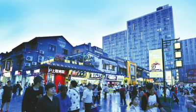 “10个100”点燃市场热情 夜泉城气质愈发出众