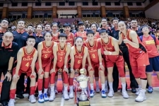中国女篮三战全胜夺冠