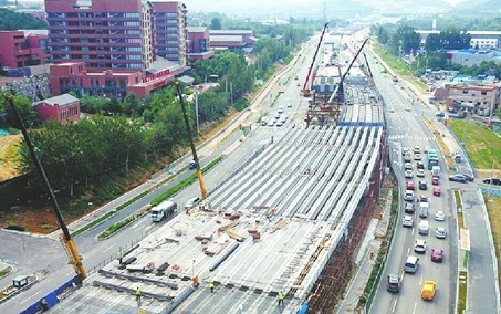 济南最短“高架桥”架梁完成 可直达南绕城高速