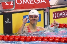 游泳世界杯 刘湘50米仰泳 打破赛会纪录夺冠