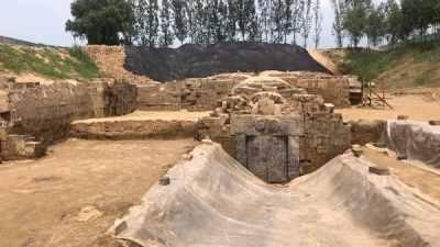 直击济南汉墓挖掘现场:墓室“四室两厅”，已发现63幅画像