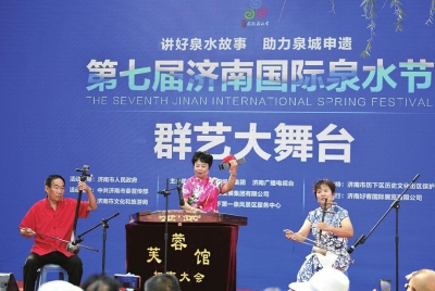 精彩节目轮番上演 群艺大舞台让老戏迷直呼“过瘾”