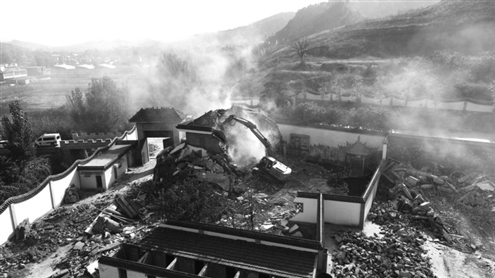 济南南山再拆7栋违建别墅 占地面积约30亩，共计2.1万平方米