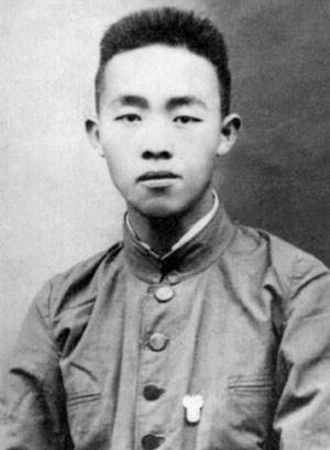 今天，为遇难同胞默哀！今天，向齐鲁英烈致敬！
