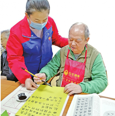 探访社区养老服务的济南实践 “一站式”服务让老人“颐养天年”