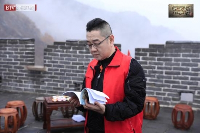 《了不起的长城》张绍刚变导游 带观众游览山海关 
