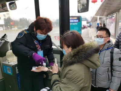 济南开通215条定制公交 价格便宜“不比私家车慢”