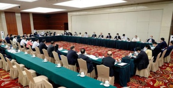 山东代表团举行小组会议 学习习近平总书记重要讲话精神 审议全国人大常委会工作报告