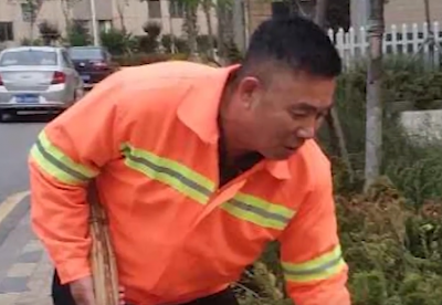 山东环卫工称被顶替教师岗位26年 重查旧档案却显示续聘！