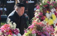 金正恩参谒中国人民志愿军烈士陵园 表示“朝鲜永远不会忘记”