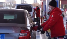 中国上调国内成品油价格 加满一箱92号汽油多花约8元