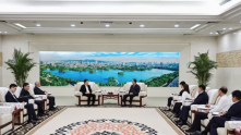刘强会见中国银联股份有限公司客人