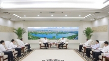 刘强会见中国建筑第五工程局有限公司客人