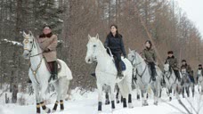 朝鲜电视台公布视频：金正恩骑白马驰骋林海雪原