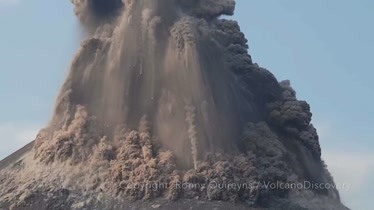 印度尼西亚喀拉喀托火山爆发壮观的大规模喷发
