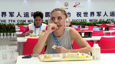 参加军运会的外国运动员在武汉吃啥