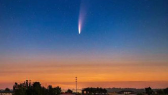 哈尔滨医生守候两小时，拍下肉眼可见明亮彗星绝美延时视频