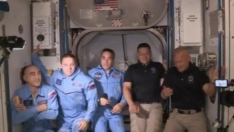 历史性会面！SpaceX龙飞船对接成功，宇航员成功进入国际空间站！