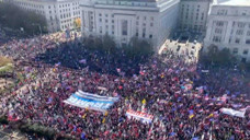 特朗普支持者与反对者同在华盛顿游行