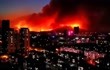 青岛小珠山山火仍在持续已超24小时 现场浓烟滚滚夜空被火光照亮
