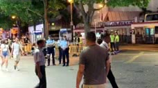 视频：香港海港城旗杆下有安保人员驻场