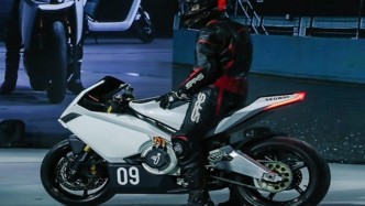 小米跨界造摩托车，发布超级跑车2.9秒破百，最大续航200公里！