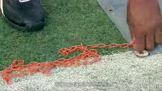 带你了解NFL用铁链来测量首攻的传统 曾多次造成争议判罚