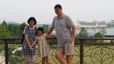嫁给体重4百斤的中国篮球第一人姚明，有何感受，叶莉坦言压力大