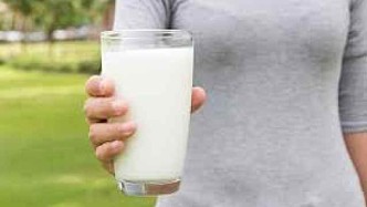 新研究：女性每天一杯牛奶，患乳腺癌风险增加50%