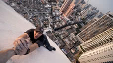 世界最刺激高空滑梯，30高楼往下滑，看着都害怕！