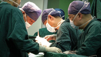 陈静瑜团队成功进行全球首例新冠肺炎病人肺移植手术