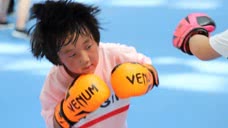 贵州8岁小女孩靠拳击爆红网络，网友惊呼：现实版“摔跤吧爸爸”