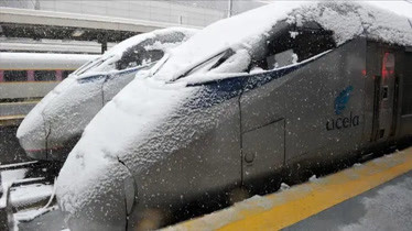 下暴雪时，中国高铁是如何运行的？看完感慨国人的智慧