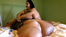 女子体重980斤被丈夫抛弃，减肥800斤后的样子简直美呆众人