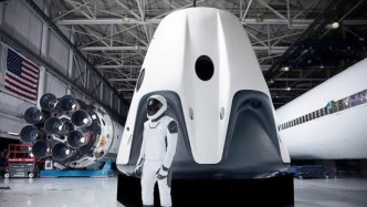Spacex龙飞船内部，特斯拉既视感！