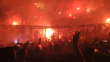 利物浦时隔14年再夺欧冠 球迷狂欢焰火染红大街小巷