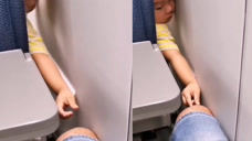 男子坐高铁时前座突然伸出一只手，随后的举动笑喷网友：拔腿毛