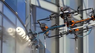 无人机擦玻璃，能飞350米高，比人工还要快20倍