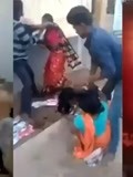 印度大规模骚乱致12死：民众扔炸弹炮火连天 女子被骑坐揪头发