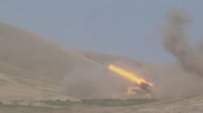 阿塞拜疆公布最新现场视频：子弹横飞炮火连天 亚军人尸身散落荒野