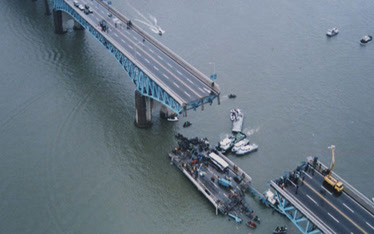 台湾跨港大桥倒塌令人深思 韩国25年前也曾发生类似事件