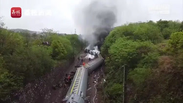 T179次列车在湖南永兴段脱轨  救援村民：砸车窗协助车内乘客逃生