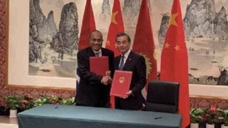 现场！中国与基里巴斯恢复外交关系 王毅：经历风雨 彩虹更灿烂