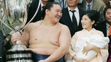 为什么漂亮的日本女星，最后都嫁给肥胖的相扑手？原因难以启齿！