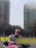 外国人在中国违法假装不懂中文？没想到中国警察英语说得这么溜！