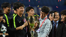 韩球迷评“踩奖杯”事件：让国家丢脸，绝不是道歉就结束的事